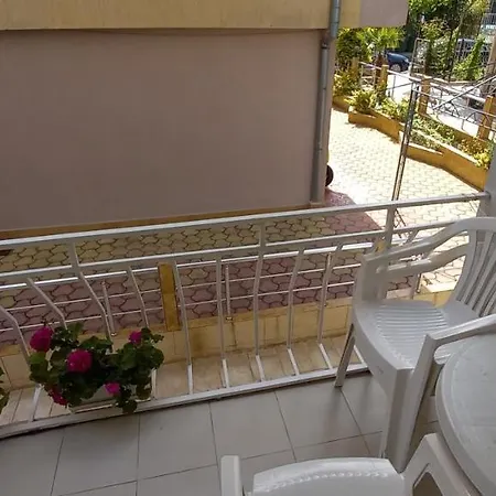 ゲストハウス Flora