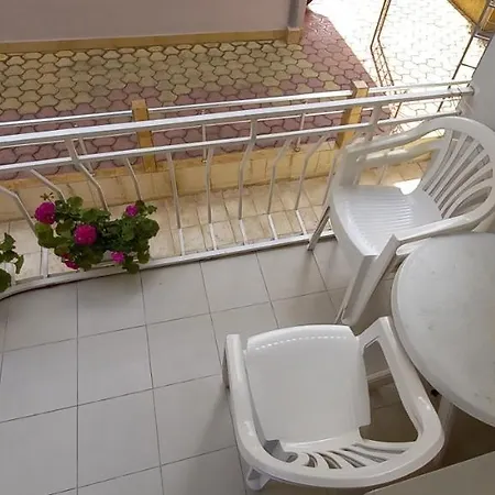 ゲストハウス Flora