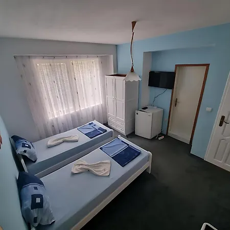 ゲストハウス Flora キテン