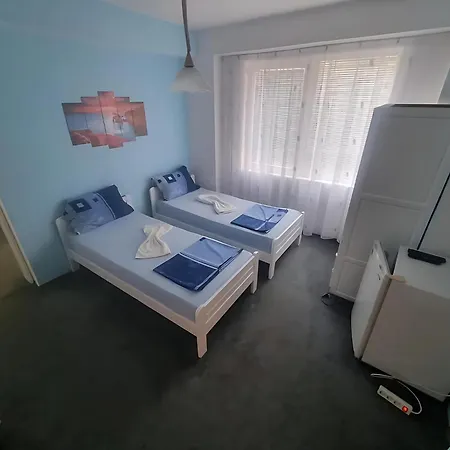 ゲストハウス Flora キテン