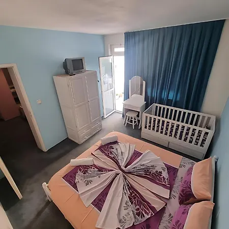 ゲストハウス Flora 3*