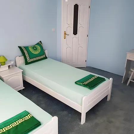 ゲストハウス Flora 3*