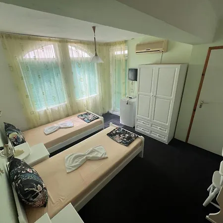 ゲストハウス Flora