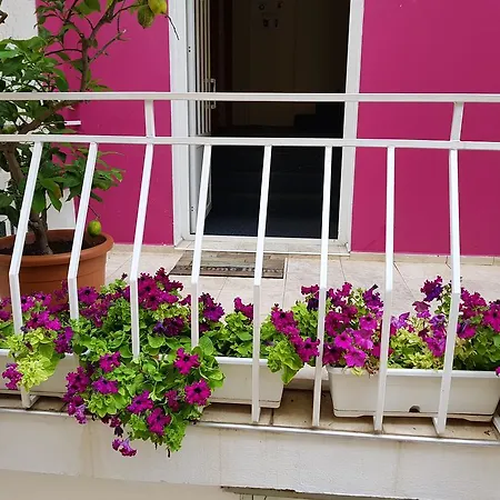 Flora Pensionat *